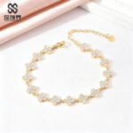 Bracciale acciaio dorato fiori bianchi 2602604