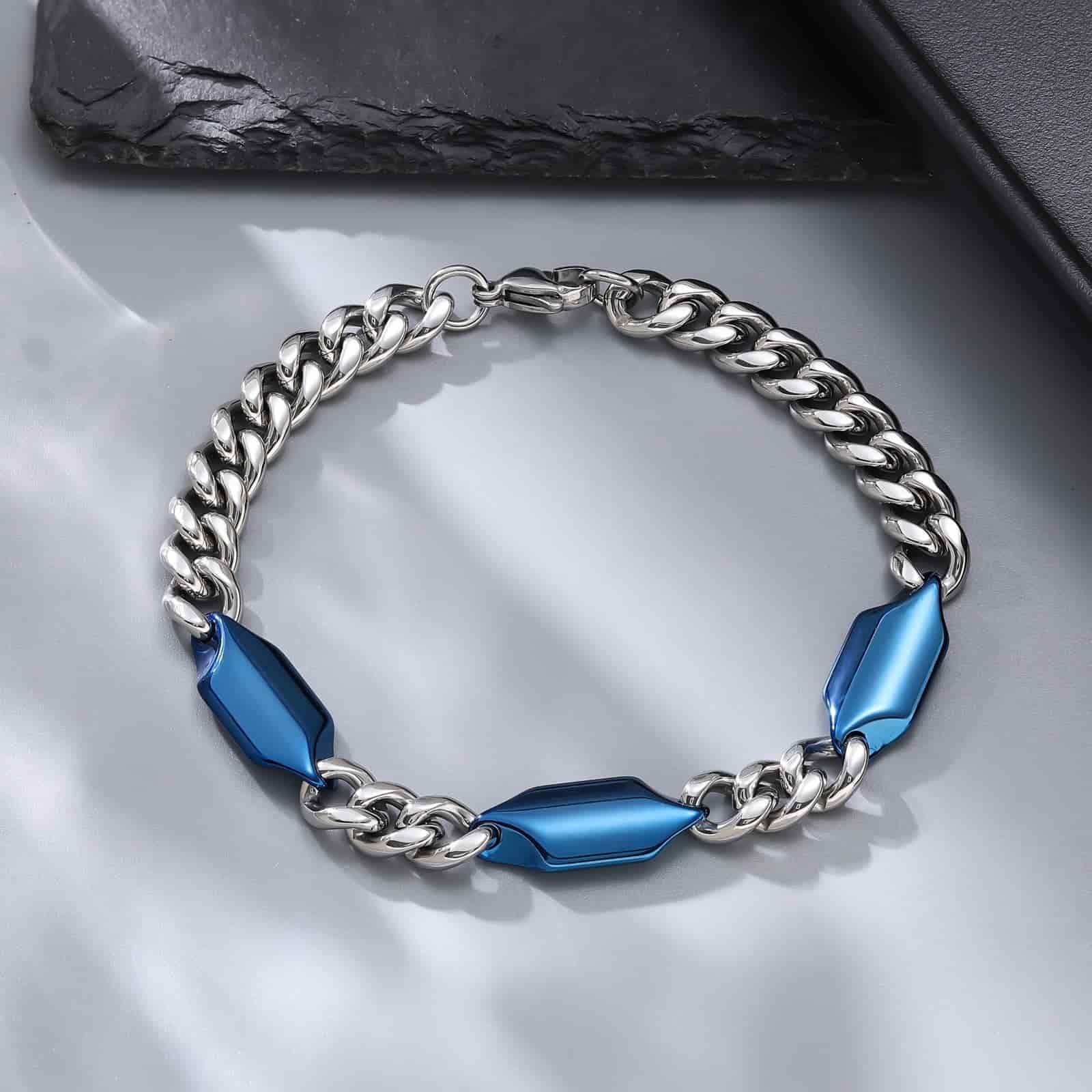 IMG-20261012-WA0023 Bracciale acciaio modello catena con finiture blu 121026035 - Image 1